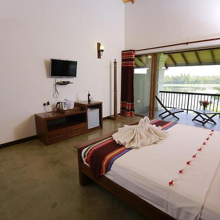 Diya Dahara Lake Resort Yala Ngoại thất bức ảnh