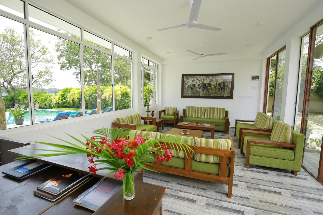 Diya Dahara Lake Resort Yala Ngoại thất bức ảnh