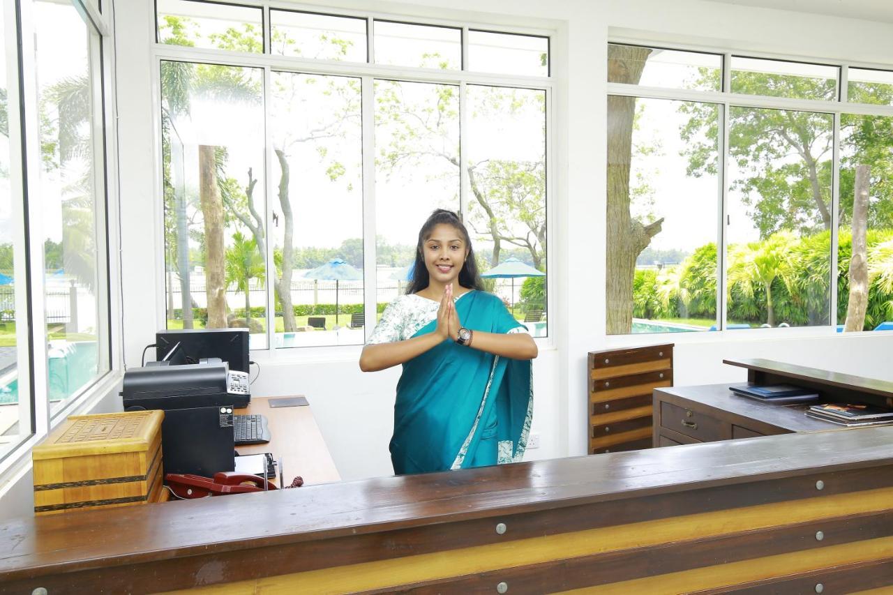 Diya Dahara Lake Resort Yala Ngoại thất bức ảnh