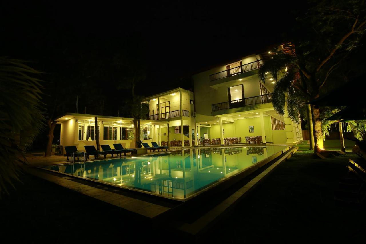 Diya Dahara Lake Resort Yala Ngoại thất bức ảnh