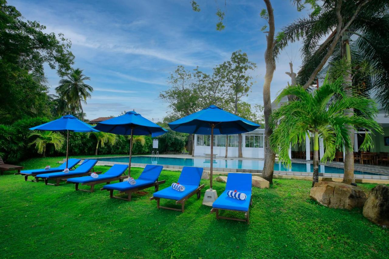 Diya Dahara Lake Resort Yala Ngoại thất bức ảnh
