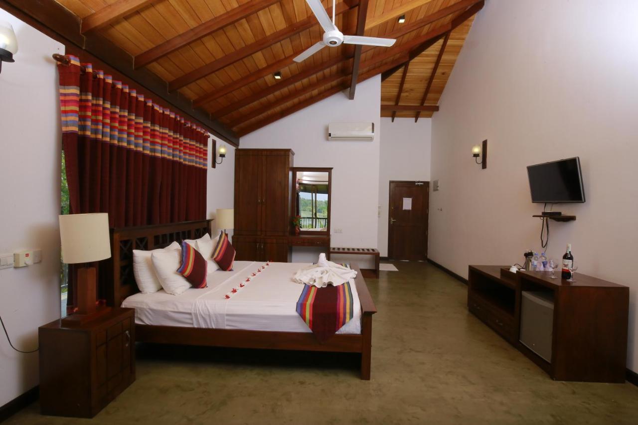 Diya Dahara Lake Resort Yala Ngoại thất bức ảnh