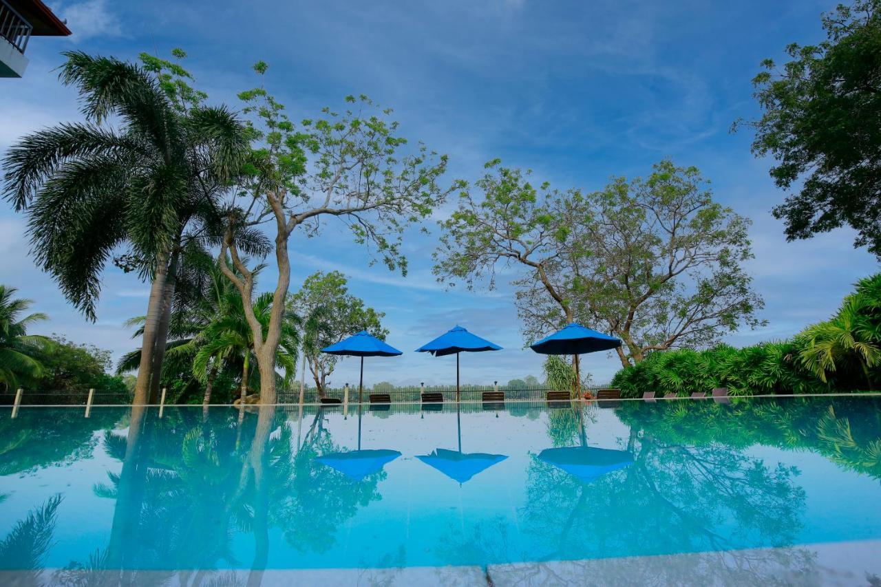 Diya Dahara Lake Resort Yala Ngoại thất bức ảnh
