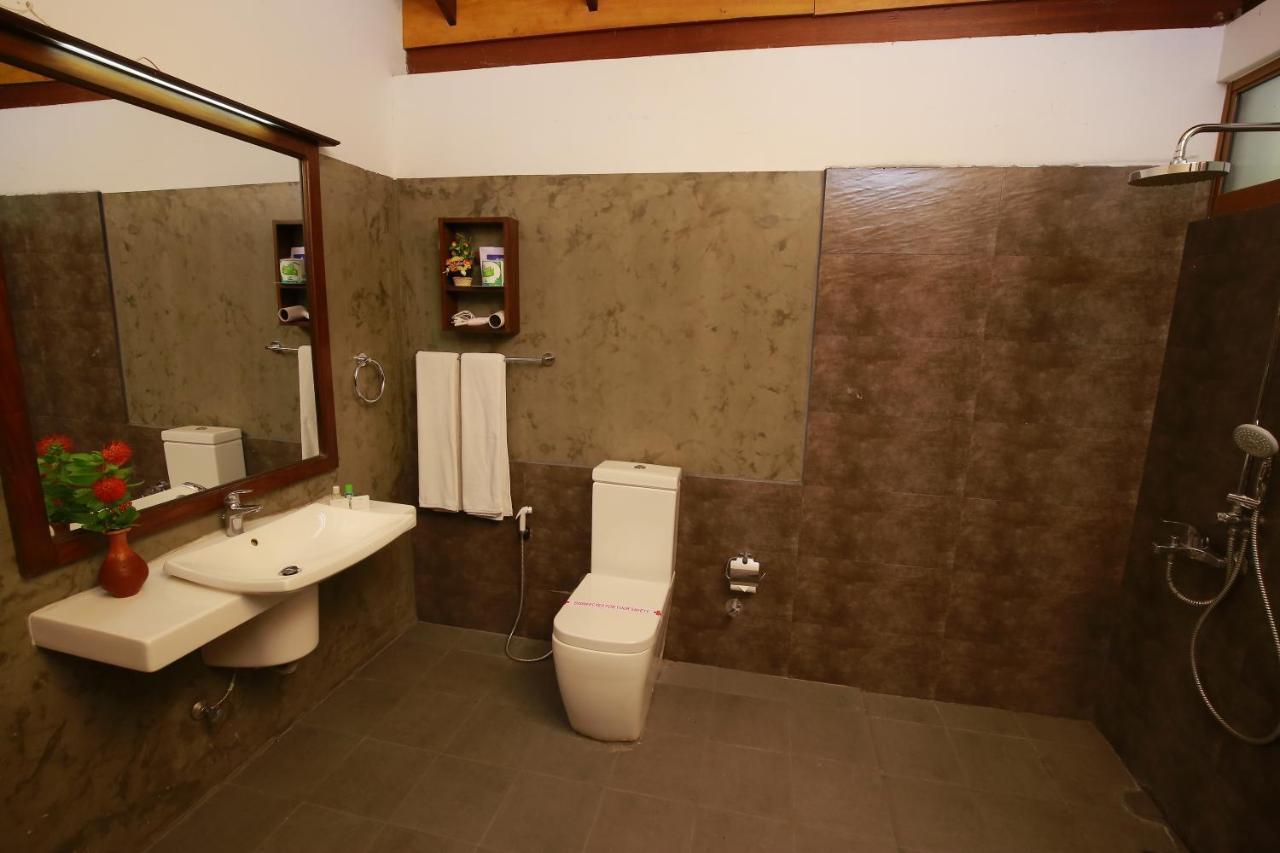 Diya Dahara Lake Resort Yala Ngoại thất bức ảnh