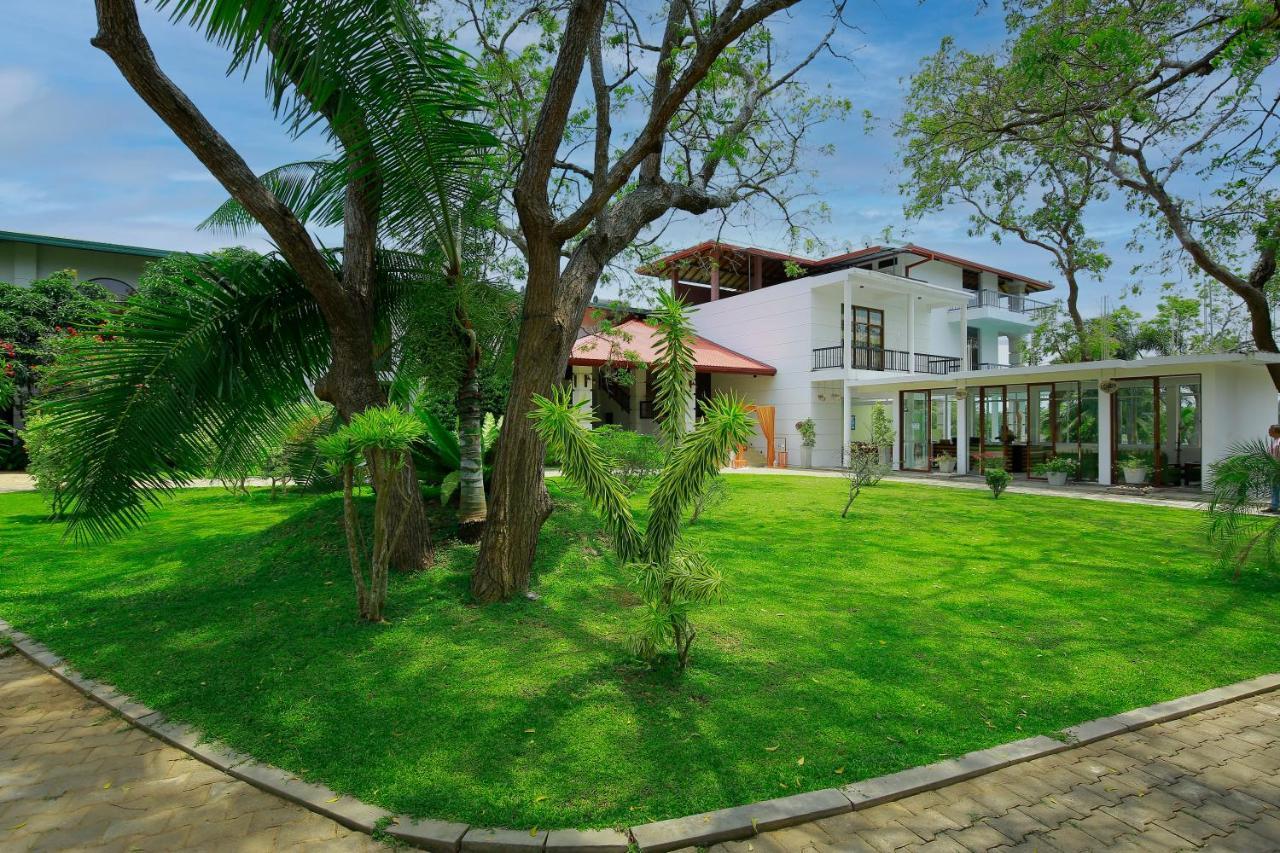 Diya Dahara Lake Resort Yala Ngoại thất bức ảnh