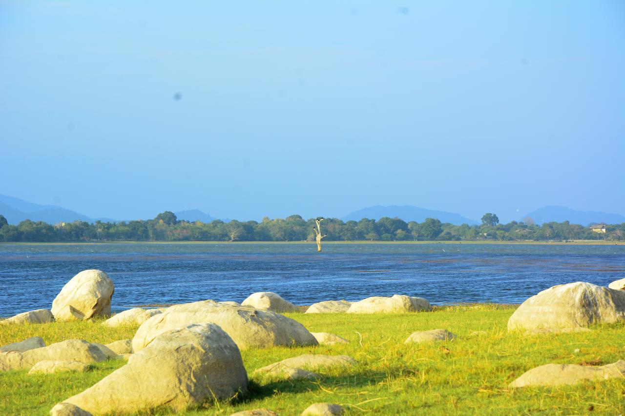 Diya Dahara Lake Resort Yala Ngoại thất bức ảnh