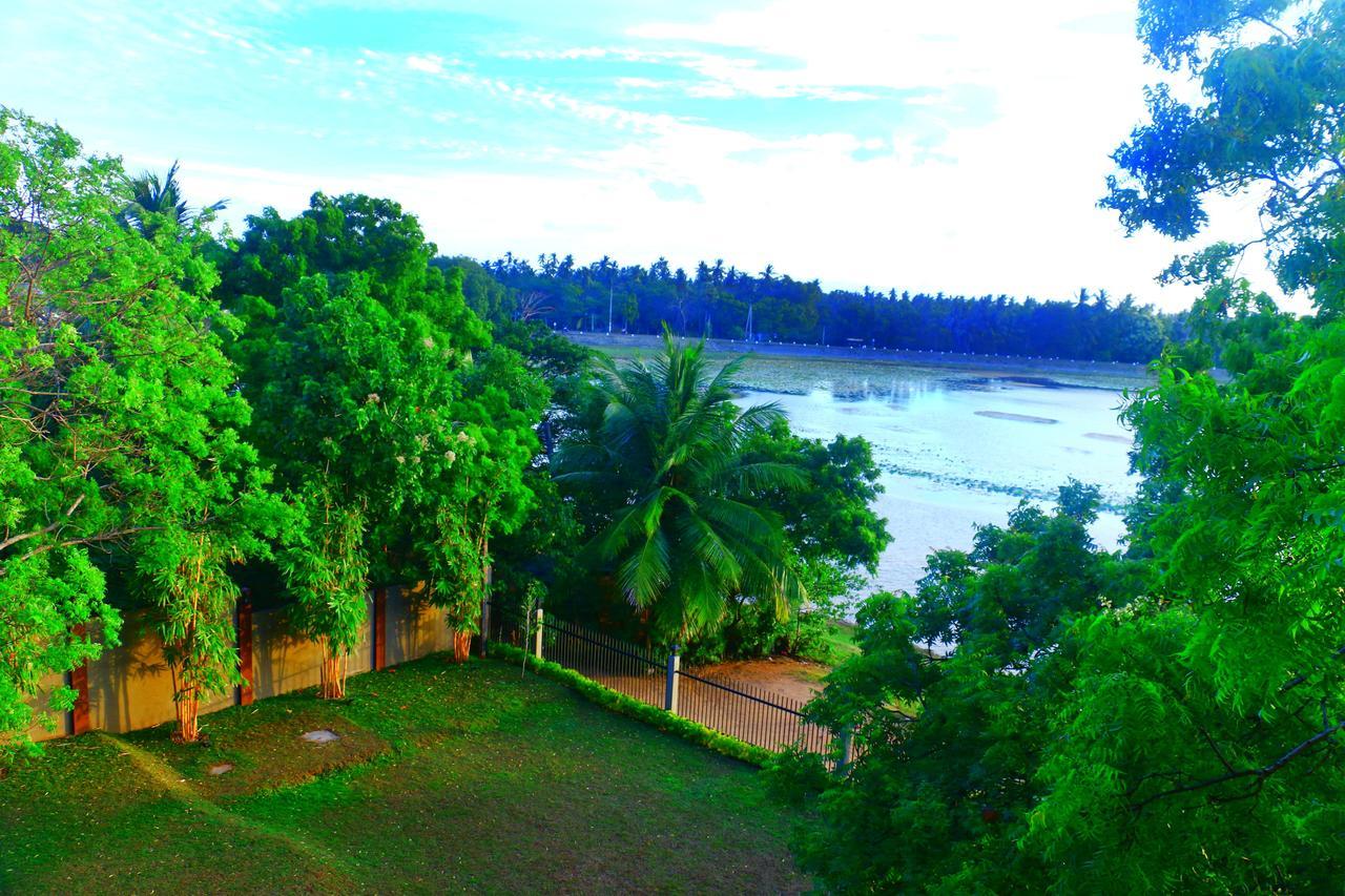 Diya Dahara Lake Resort Yala Ngoại thất bức ảnh