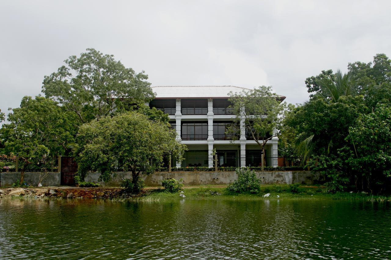 Diya Dahara Lake Resort Yala Ngoại thất bức ảnh