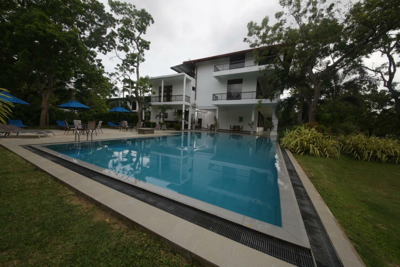 Diya Dahara Lake Resort Yala Ngoại thất bức ảnh